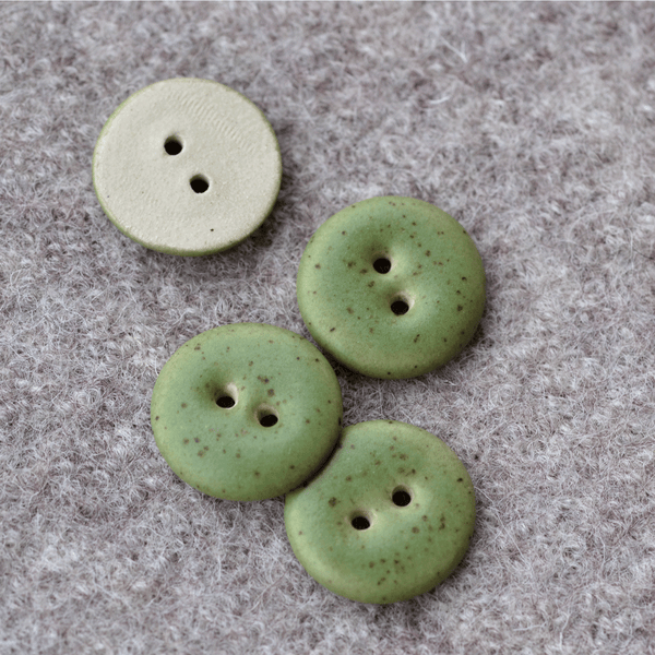 18mm ceramic buttons pear Abata