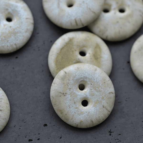 8 pcs. 17/18mm porcelain buttons white sage