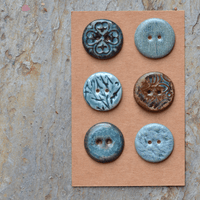 6 pcs. 22-3mm ceramic buttons mix blue/brown