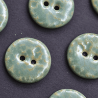 8 pcs 17-18 mm ceramic buttons silk green