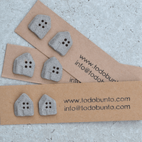 2 pcs. ceramic buttons houses