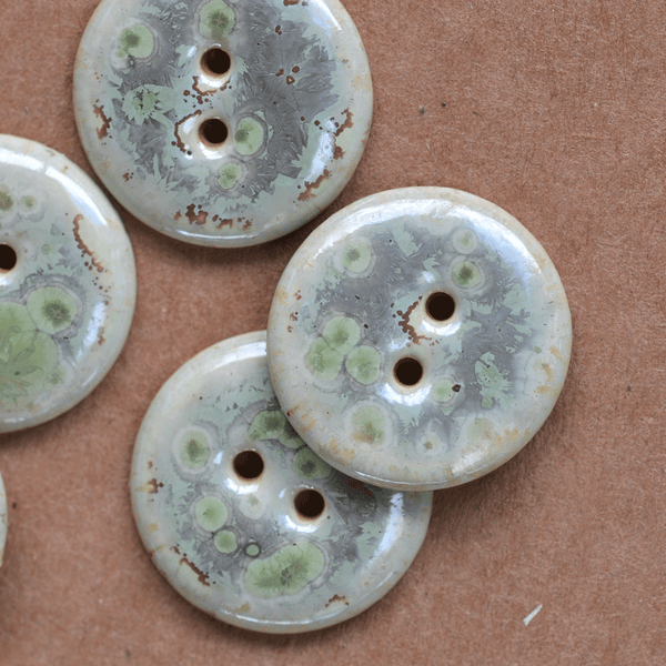 6 pcs. 23mm  ceramic buttons microgreens