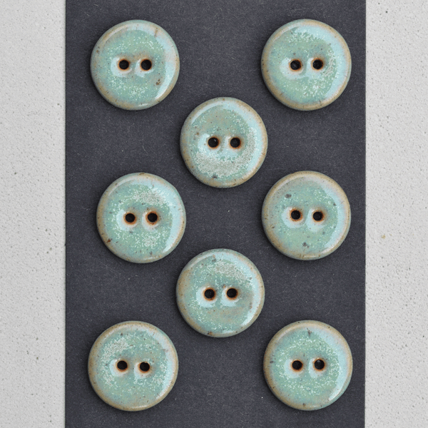 8 pcs. 18mm ceramic buttons green tea